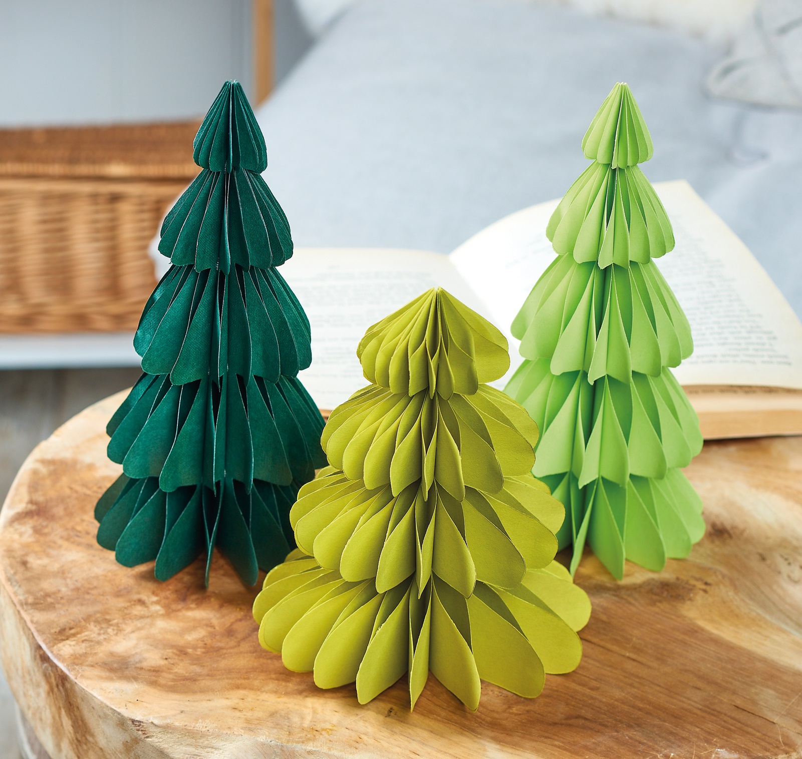 DIY Honeycomb Christmas Trees-02.jpg 